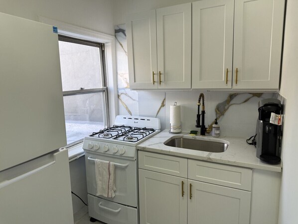 Fridge, microwave, oven, stovetop