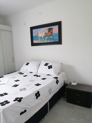 2 bedrooms, iron/ironing board, Internet, bed sheets