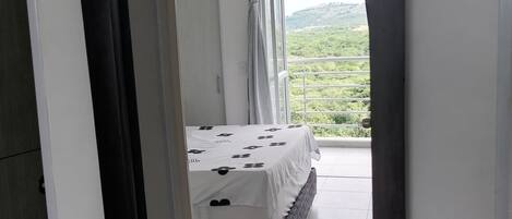 2 室のベッドルーム、アイロン / アイロン台、インターネット、ベッドシーツ