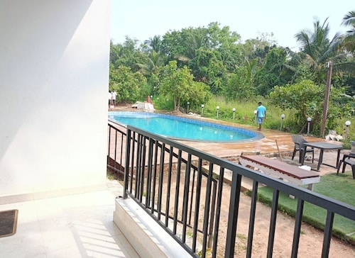 6luxurious room@walkable to beach wifi/food/beach