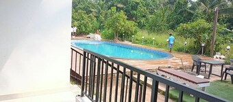 6luxurious room@walkable to beach wifi/food/beach