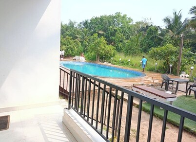 6luxurious room@walkable to beach wifi/food/beach