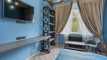 2 slaapkamers, een bureau, internet