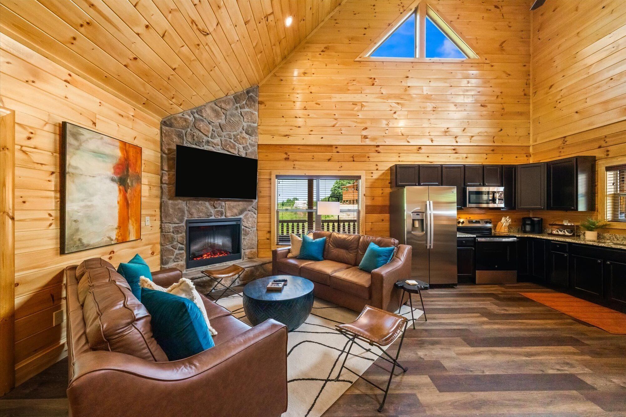 Smart-TV, Kamin, Videospiele, Tischfußball