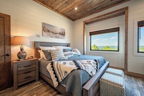 5 Schlafzimmer, Schreibtisch, Bügeleisen/Bügelbrett, Reisekinderbett