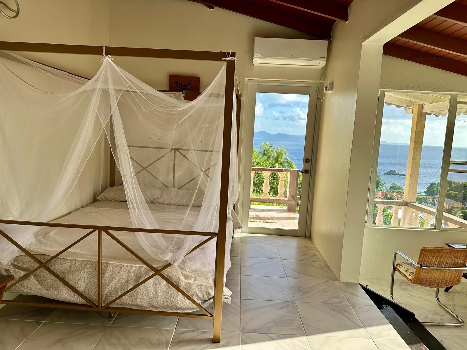 3 slaapkamers, een strijkplank/strijkijzer, wifi, beddengoed