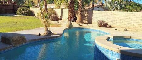 Piscine extérieure, piscine chauffée