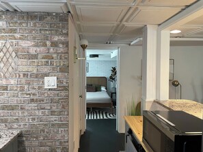 1 dormitori, planxa i posts de planxar, wifi i roba de llit