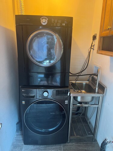 Cozy 1-bedroom apartment in nice Edmonds with AC and heat