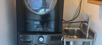 Cozy 1-bedroom apartment in nice Edmonds with AC and heat