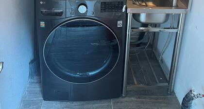 Cozy 1-bedroom apartment in nice Edmonds with AC and heat