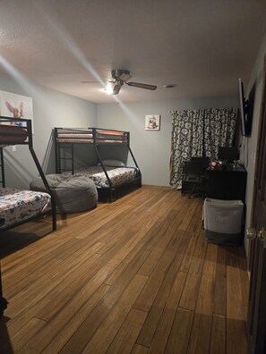 2 Schlafzimmer, Bügeleisen/Bügelbrett, WLAN, Bettwäsche