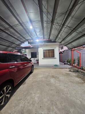 Property grounds - Charming 2-bedroom house in welcoming Ozamiz with AC, 4 vehicles can park inside (Ozamiz)