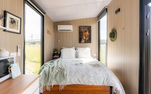 1 bedroom, WiFi, bed sheets - The Huntaway by Tiny Away (Levels Valley)