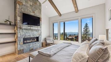 4 bedrooms, iron/ironing board, free WiFi, bed sheets