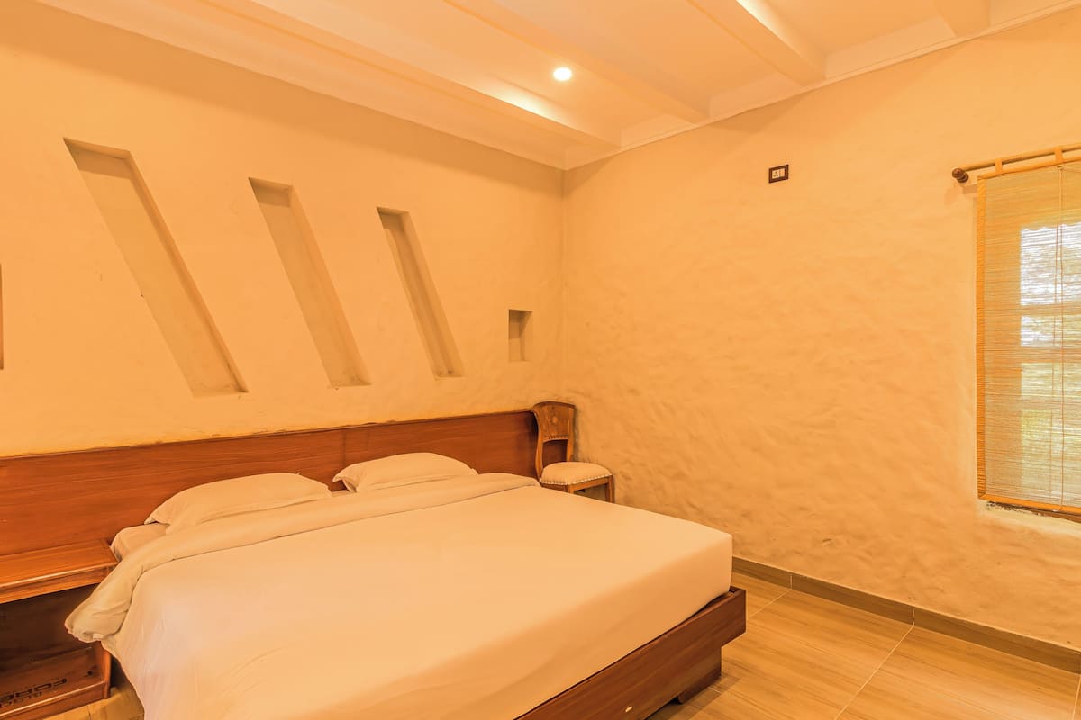In-room safe, desk, laptop workspace, blackout drapes