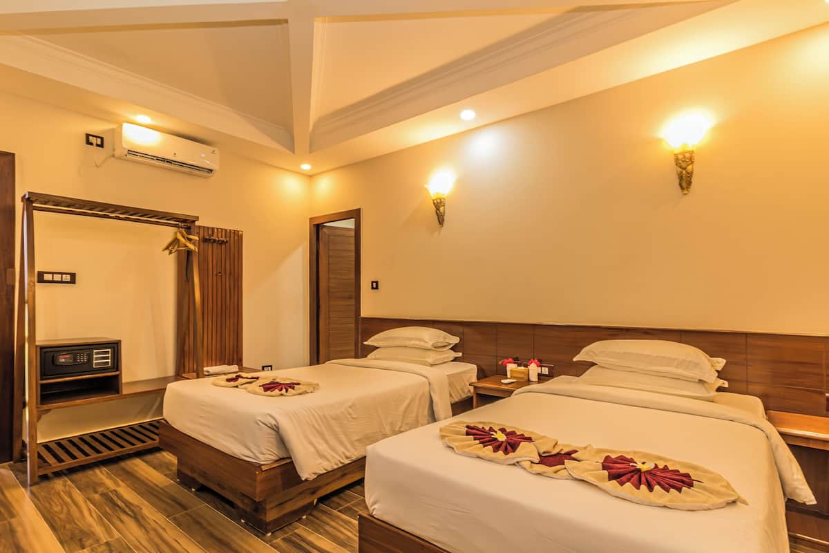 Deluxe Twin Room, Garden View | In-room safe, desk, laptop workspace, blackout drapes
