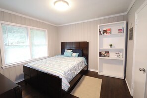 3 bedrooms, iron/ironing board, travel crib, WiFi