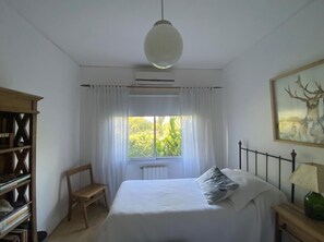 House, Garden View | Blackout curtains, iron/ironing board, free WiFi