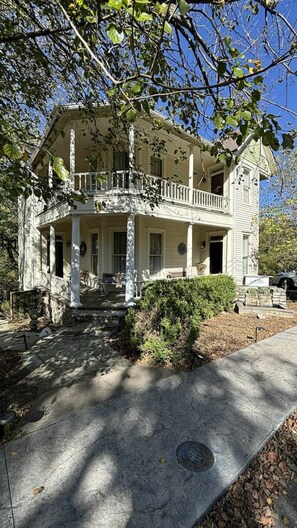 Exterior - Reflection Suite- The Lotus House (Eureka Springs)