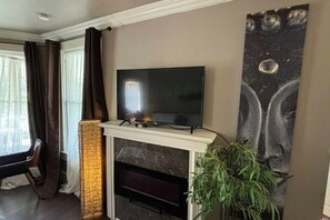 TV, fireplace