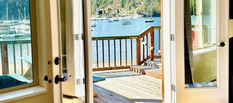 CAPTAINS QUARTERS - PRIVATE, STEPS FROM THE BEACH
