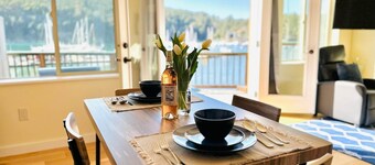 CAPTAINS QUARTERS - PRIVATE, STEPS FROM THE BEACH