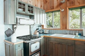 Kühlschrank, Ofen, Herdplatte, Hochstuhl