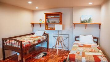 3 chambres, fer et planche à repasser, Wi-Fi gratuit, draps fournis