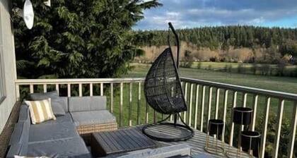 WATER VIEWS! WOOD BURNING STOVE! PRIVATE!