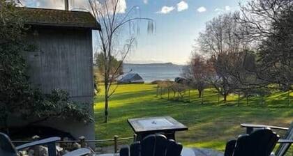 WATER VIEWS! WOOD STOVE! PRIVATE!