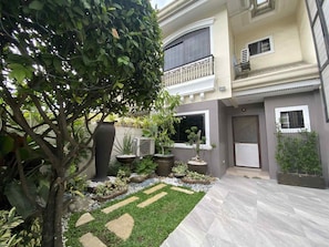 المنطقة المحيطة بالمنشأة