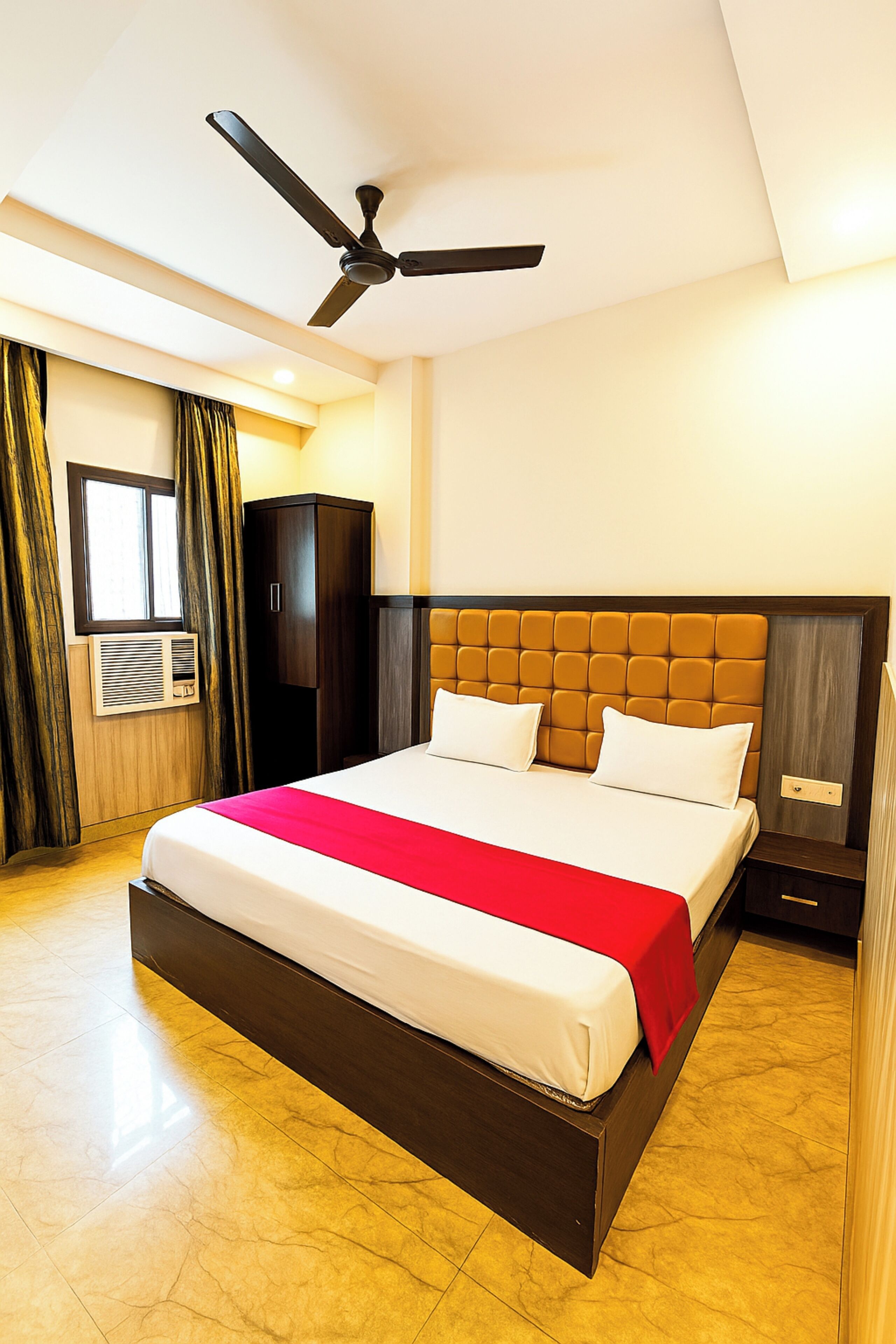 Hypo-allergenic bedding, desk, soundproofing, free WiFi