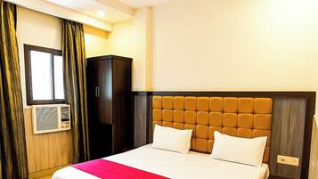 Hypo-allergenic bedding, desk, soundproofing, free WiFi