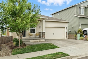 Exterior - NEW Modern & Comfortable LaCenter home close to Dining & Shopping (La Center)