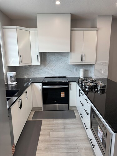 Modern 3-Bedroom Home Near Calgary Airport & Major Amenities