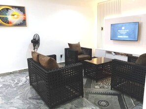 Lobby sitting area - Omega Homes Guesthouse  Lifecamp Abuja (Abuja)