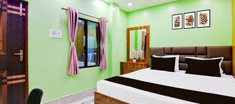 Super Hotel O Madhyamgram Railway Station