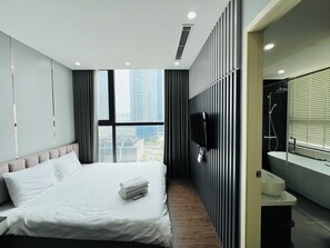 3 bedrooms, iron/ironing board, WiFi - Luxury 3BR Apartment Skylake Hanoi – Stunning Kangnam View (Hà Nội)