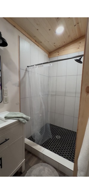 Towels, toilet paper