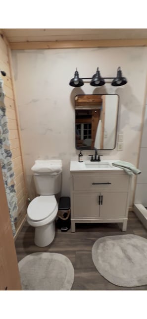 Serviettes fournies, papier toilette