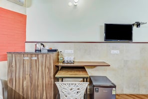 Family Suite, City View - Season 4 Residences Near US consulate  (Chennai)