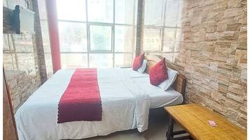 Classic Double Room, Multiple Beds, Air conditioning | Hypo-allergenic bedding, desk, soundproofing, free WiFi