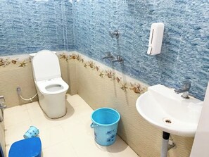 Double Room | Bathroom | Shower, free toiletries, towels, soap