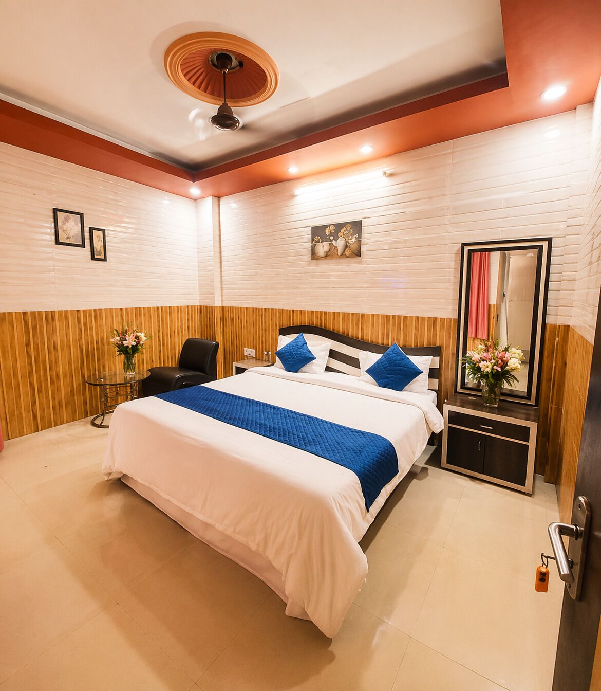 Hypo-allergenic bedding, desk, soundproofing, free WiFi