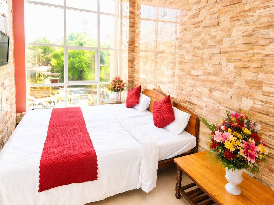 Ropa de cama hipoalergénica, escritorio y sistema de insonorización