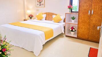 Hypo-allergenic bedding, desk, soundproofing, free WiFi