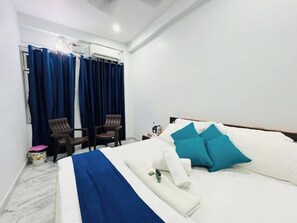 Double Room | Desk, free WiFi
