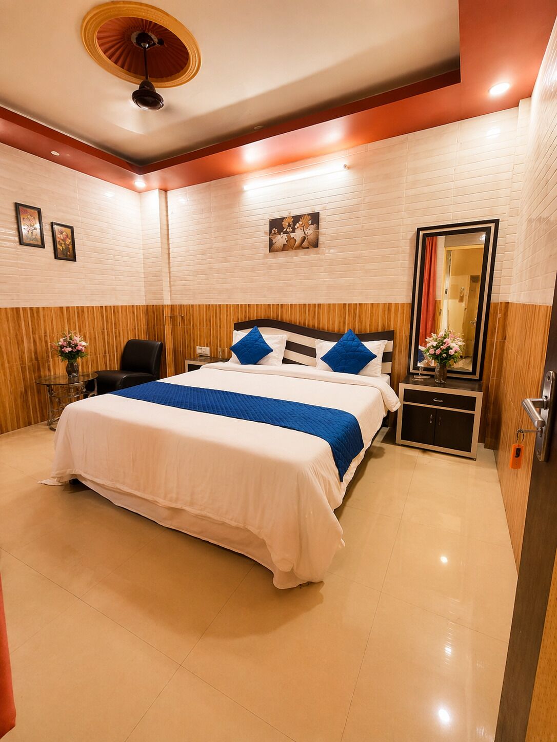 Hypo-allergenic bedding, desk, soundproofing, free WiFi