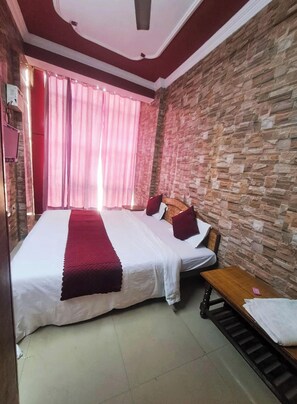 Hypo-allergenic bedding, desk, soundproofing, free WiFi - A Top Rated Hotel Man-Galam Inn Lucknow (Lucknow)